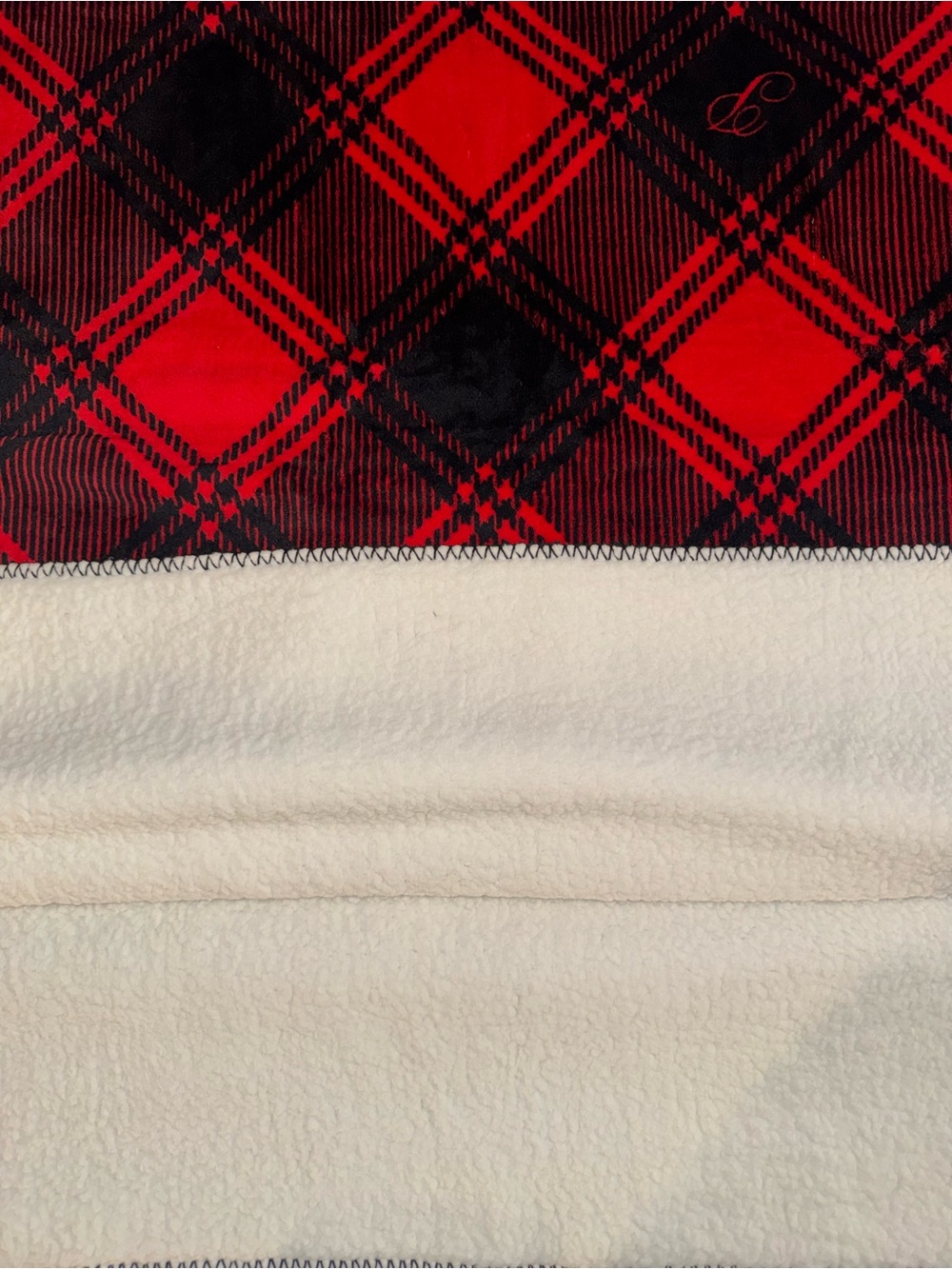 NWT, PINK Victoria’s Secret Red and Black Plaid Super Soft Sherpa-Lined Blanket - Picture 2 of 9